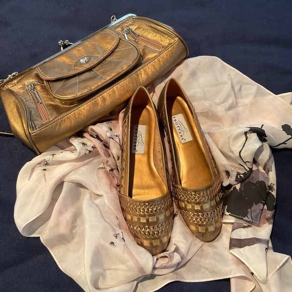 Trotters Gold and Bronze Flats - Picture 1 of 6